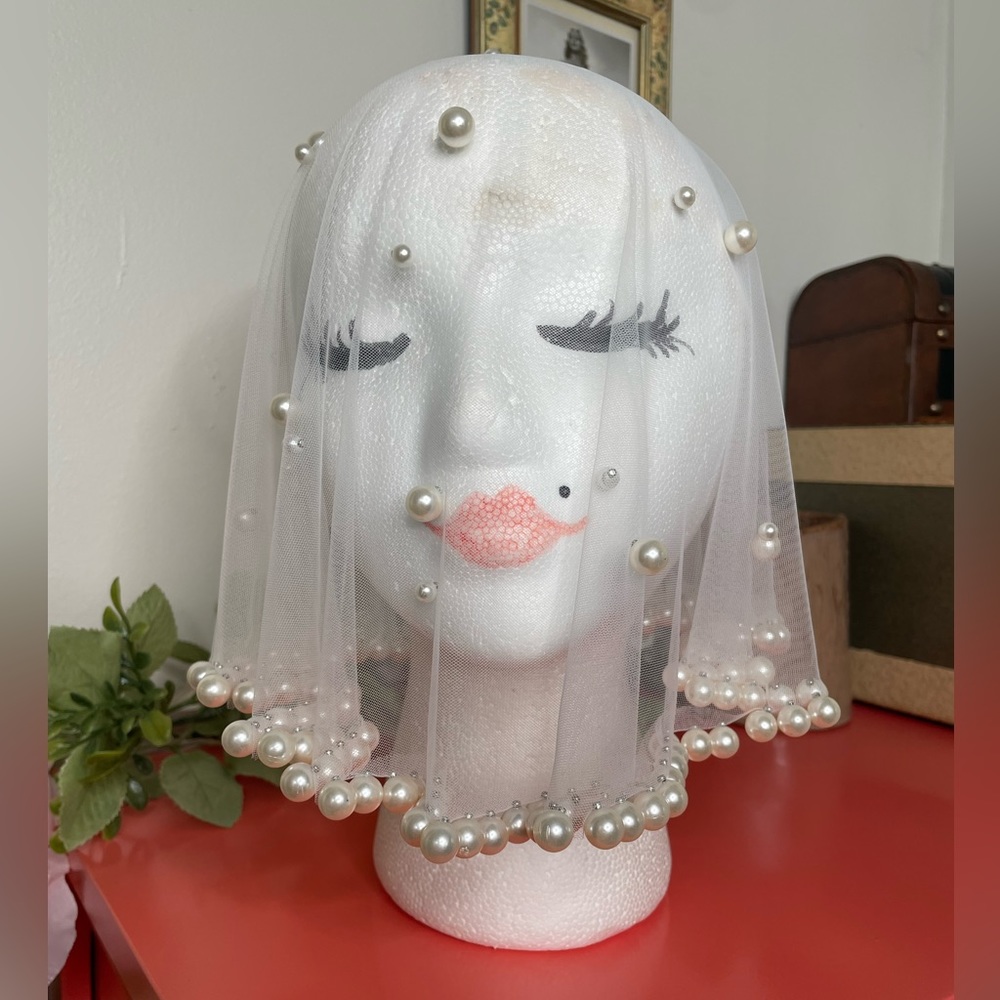 SOLD - Chin length Blusher Veil with pearls - Picture 1 of 2